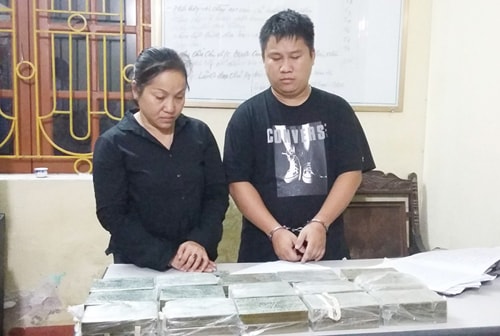 2 mẹ con vận chuyển 30 bánh heroin